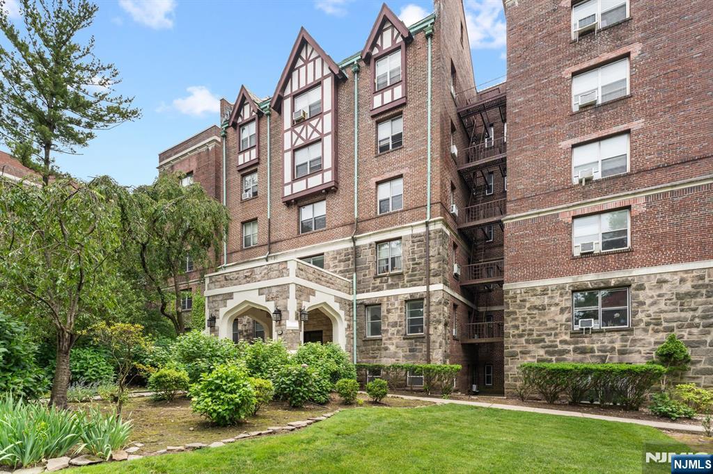 100 Palisade Avenue D42