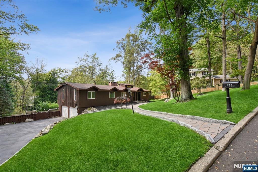 550 Dorchester Drive