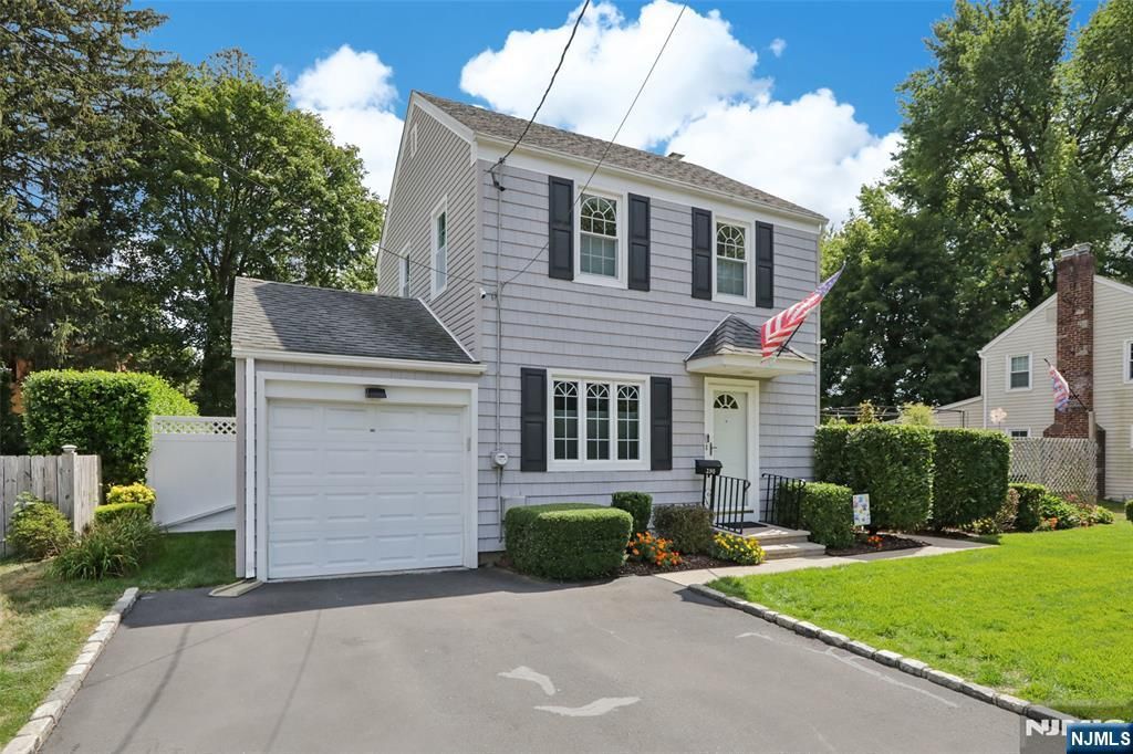 Photo of 390 Spring Valley Road, Paramus, NJ 07652 (MLS # 25032125)