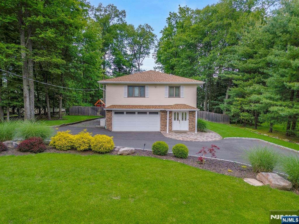 Property for Sale at 81 Locust Lane, Upper Saddle River, New Jersey - Bedrooms: 3 
Bathrooms: 3 
Rooms: 8  - $1,175,000