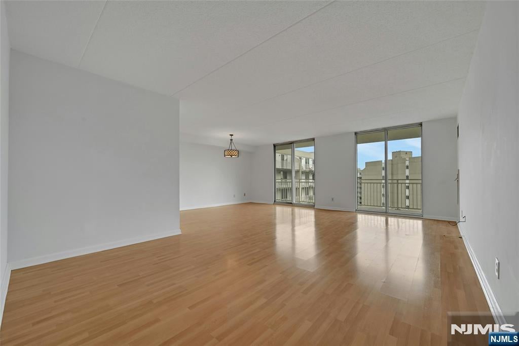 1077 River Road 1009