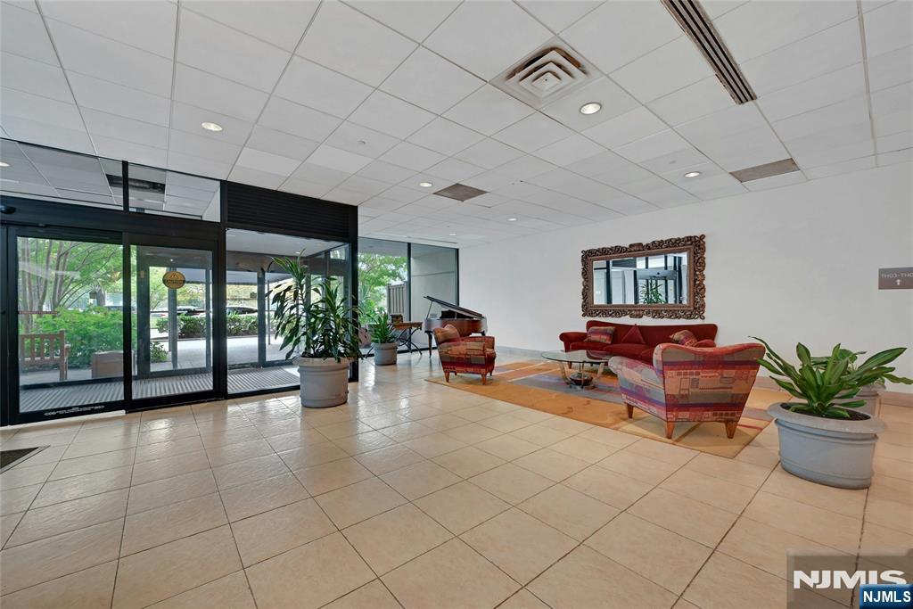1077 River Road 1009