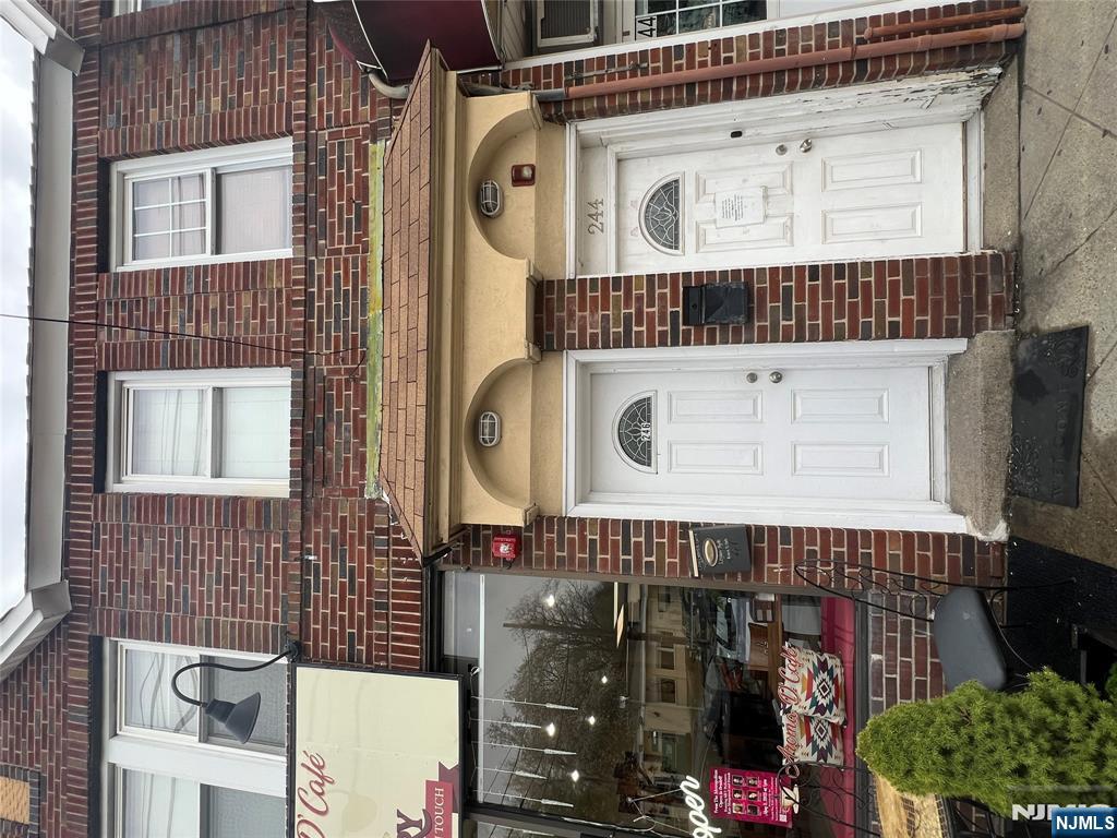 Rental Property at 246 Kinderkamack Rd B, Oradell, New Jersey - Bedrooms: 2 
Bathrooms: 1 
Rooms: 6  - $2,400 MO.