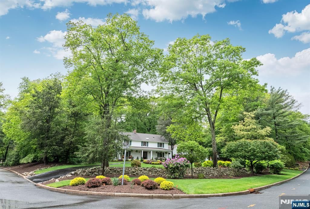 Photo of 220 Ottowa Lane, Franklin Lakes, NJ 07417 (MLS # 26011680)