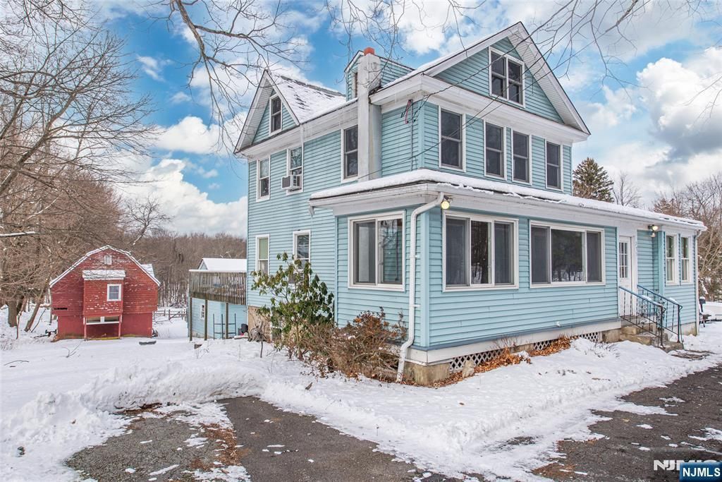 Photo of 573 Wyckoff Avenue, Mahwah, NJ 07430 (MLS # 26002520)