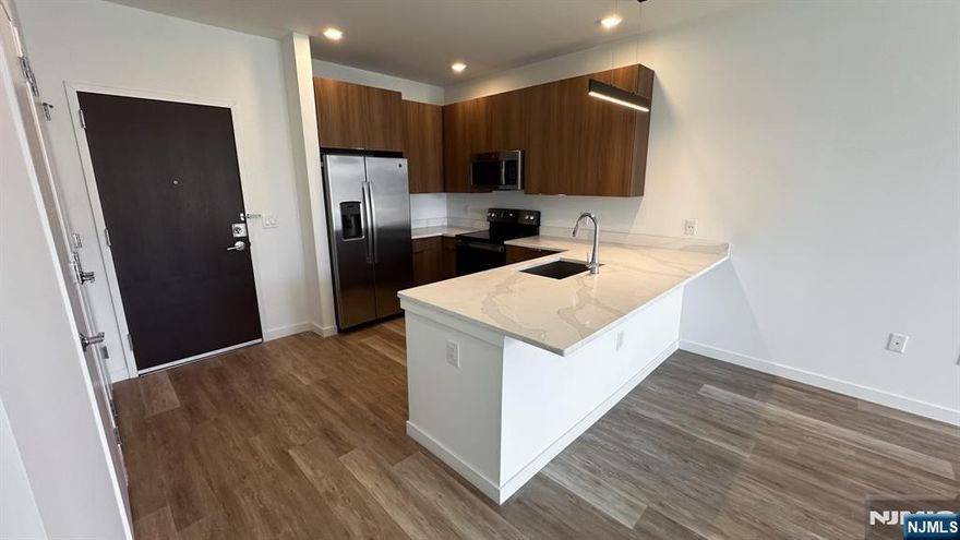 Brand new construction! 300 State is an ultra luxury community with a super location within minutes to NYC. Features include: 24 hr. fitness center, resident lounge, conference room, secured garage parking, 9 foot ceilings, in unit washer/dryer and pet friendly. Best priced brand new construction in Bergen County. The building offers a variety of spacious studio, one and two bedroom apartments.