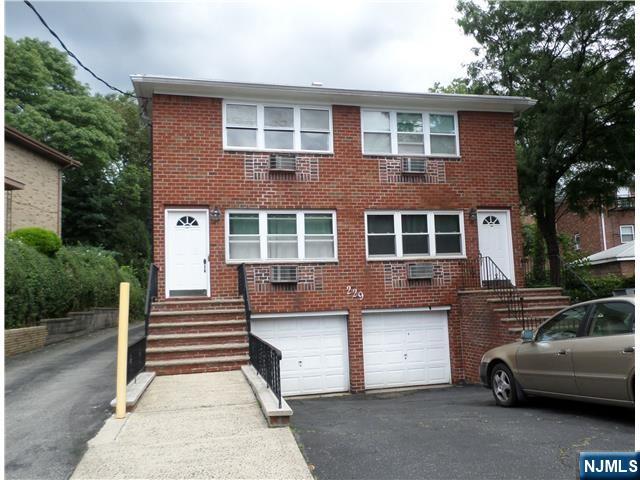 Rental Property at 229 Washington Ave 1, Fort Lee, New Jersey - Bedrooms: 1 
Bathrooms: 1 
Rooms: 2  - $1,700 MO.