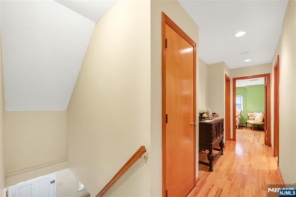 Wyckoff, New Jersey 07481, United States, 3 Bedrooms Bedrooms, ,2 BathroomsBathrooms,Residential,Active,177252