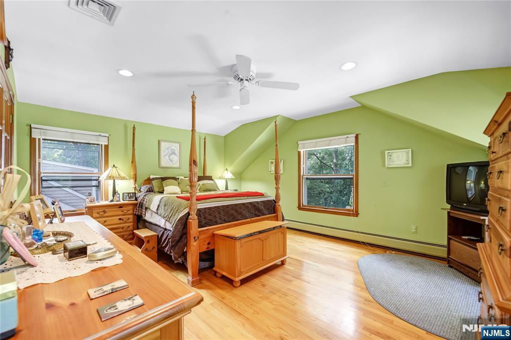 Wyckoff, New Jersey 07481, United States, 3 Bedrooms Bedrooms, ,2 BathroomsBathrooms,Residential,Active,177252