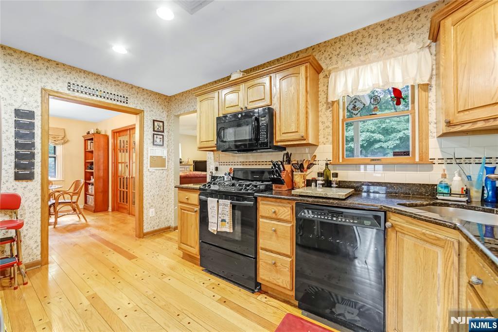 Wyckoff, New Jersey 07481, United States, 3 Bedrooms Bedrooms, ,2 BathroomsBathrooms,Residential,Active,177252