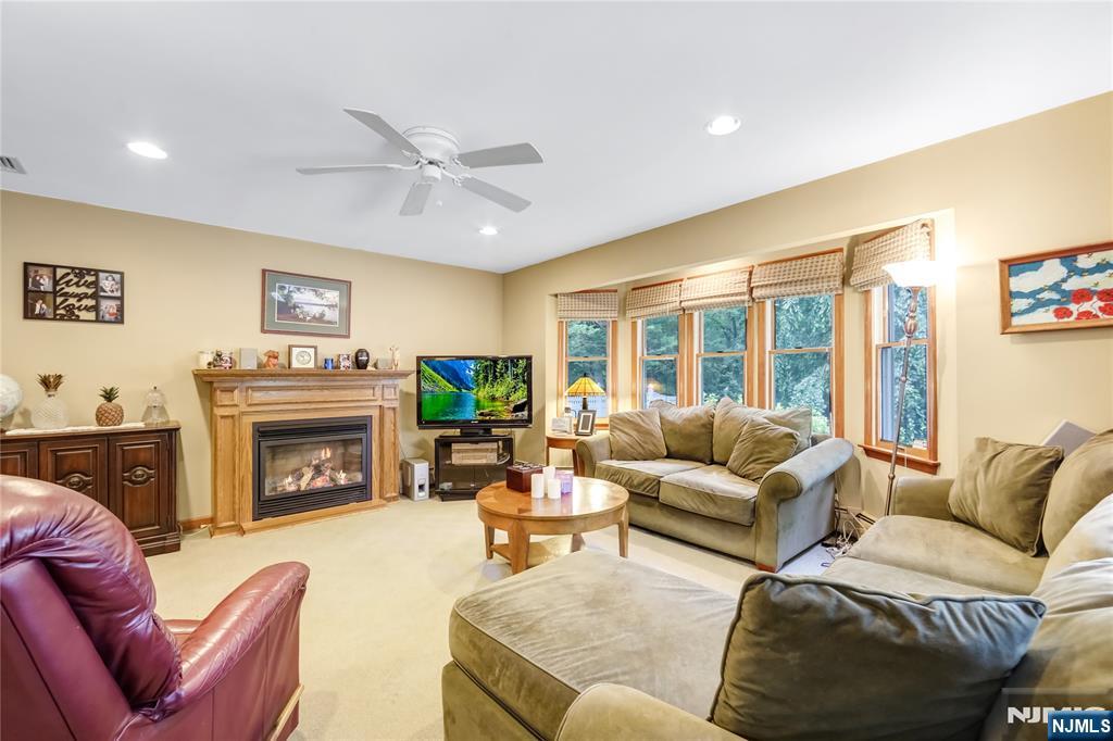 Wyckoff, New Jersey 07481, United States, 3 Bedrooms Bedrooms, ,2 BathroomsBathrooms,Residential,Active,177252