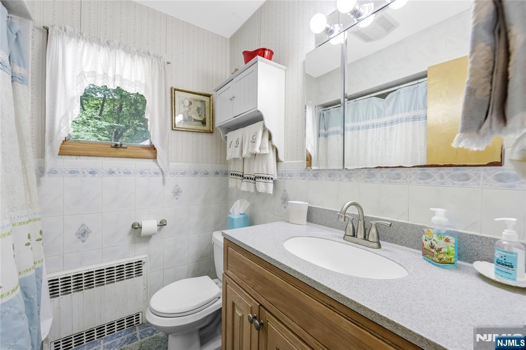 Wyckoff, New Jersey 07481, United States, 3 Bedrooms Bedrooms, ,2 BathroomsBathrooms,Residential,Active,177252