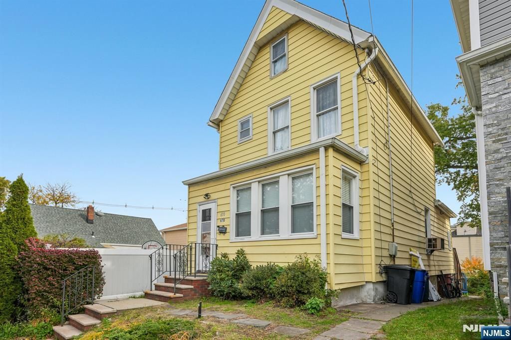 Photo of 670 Devon Street, Kearny, NJ 07032 (MLS # 26001171)