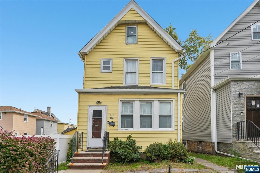 Photo of 670 Devon Street, Kearny, NJ 07032 (MLS # 26001171)