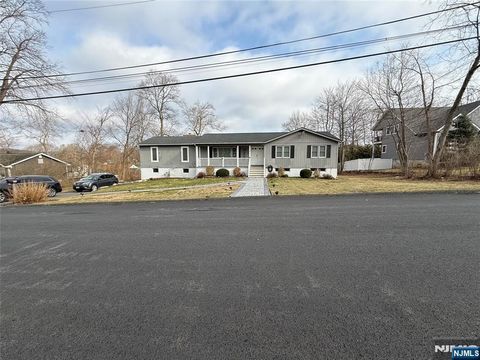 24 Yacht Club Drive Jefferson Township NJ 07849