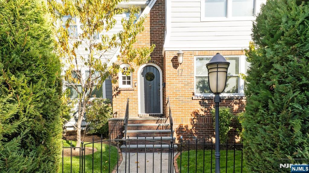 17 Glen Ridge Parkway