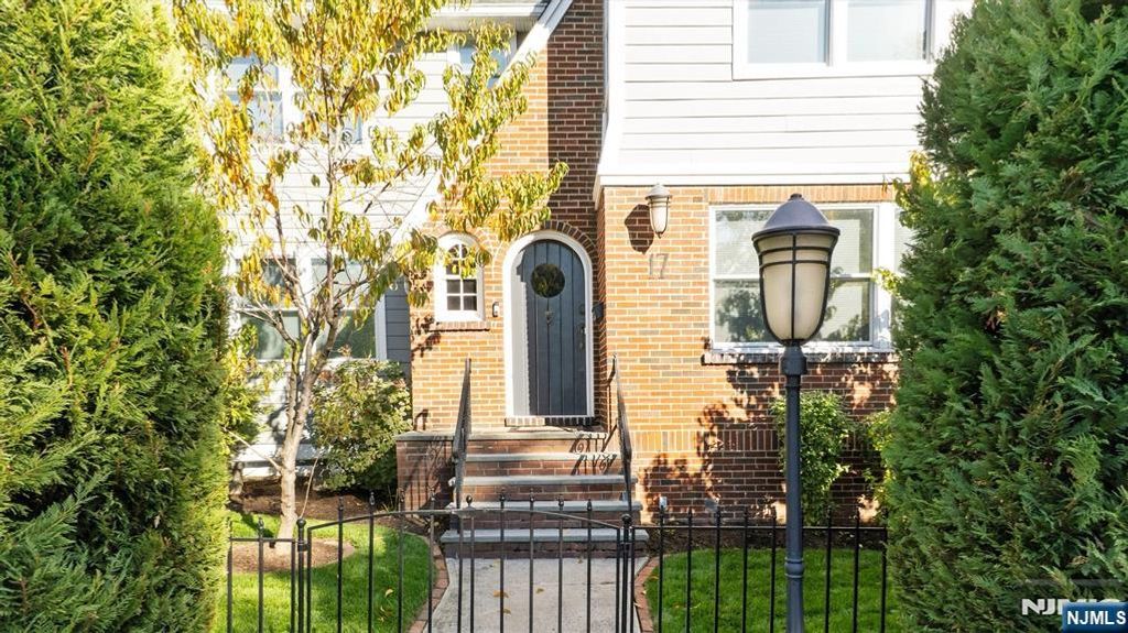 Photo of 17 Glen Ridge Parkway, Bloomfield, NJ 07003 (MLS # 26004921)