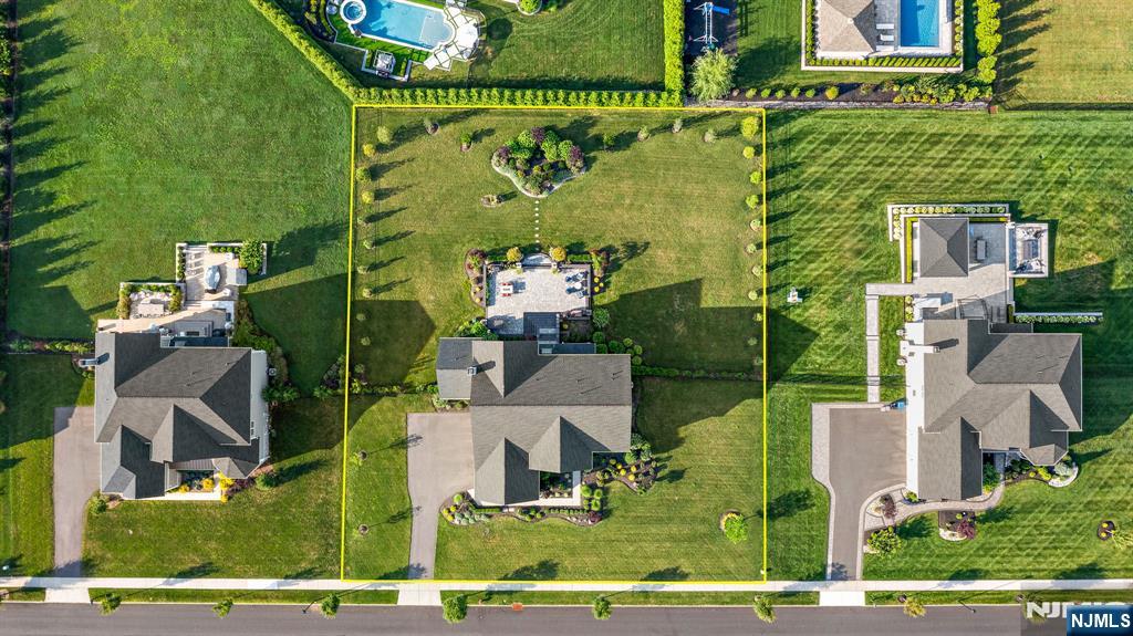 32 Waterford Way
