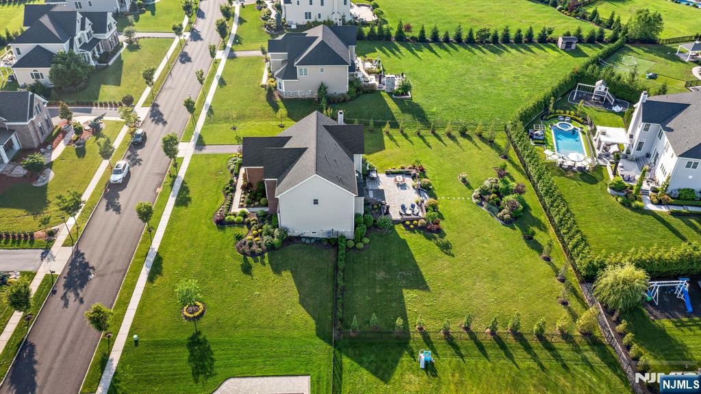 32 Waterford Way
