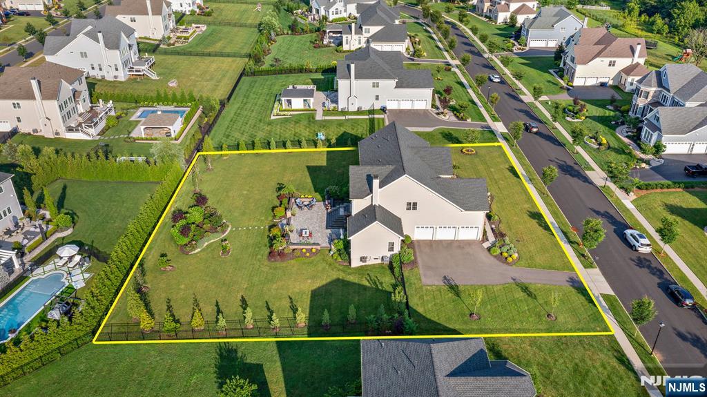 32 Waterford Way