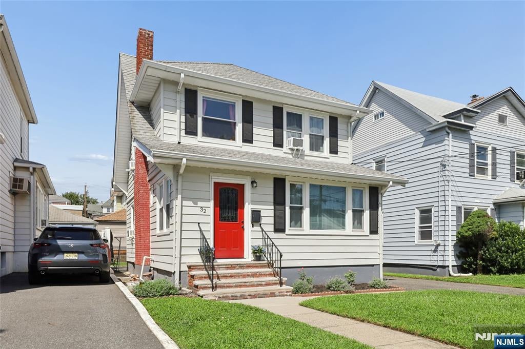 32 Barrington Avenue