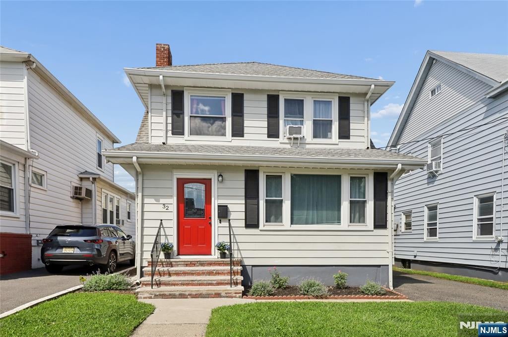 32 Barrington Avenue