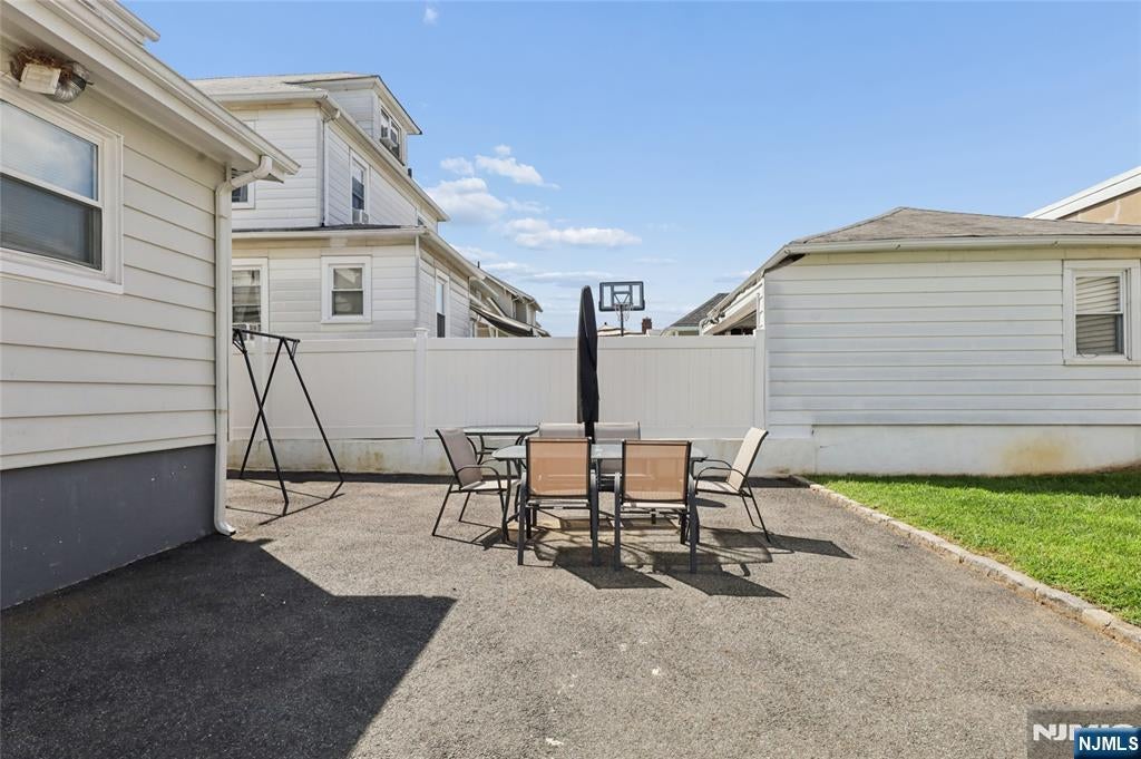 32 Barrington Avenue