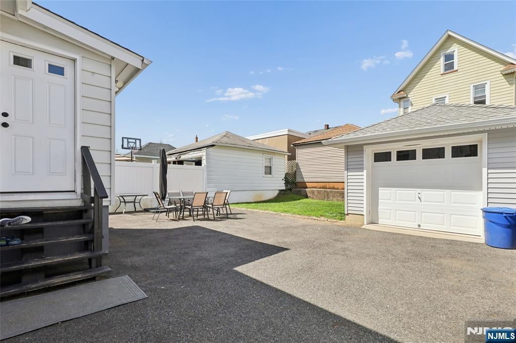 32 Barrington Avenue