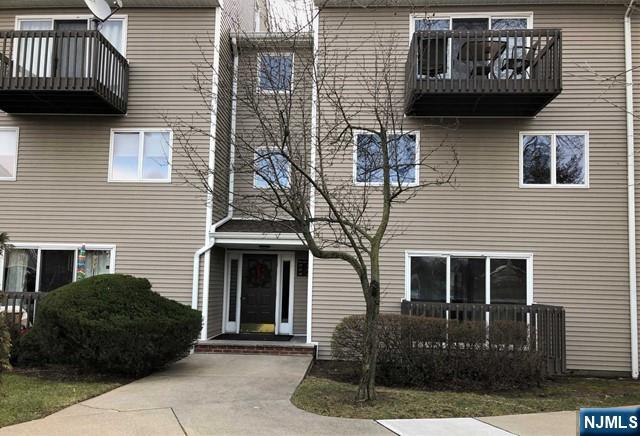 Rental Property at 13 Presidential Dr 7, Englewood, New Jersey - Bedrooms: 2 
Bathrooms: 1 
Rooms: 3  - $2,550 MO.