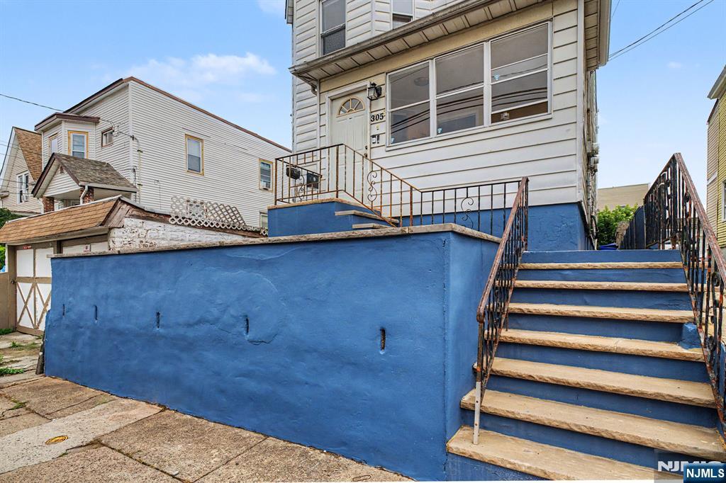 305 Pacific Street