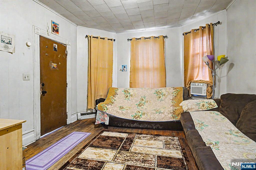 305 Pacific Street