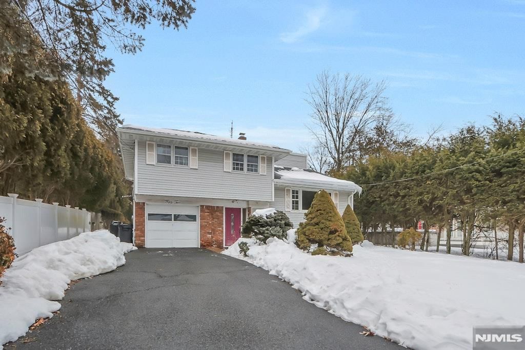 Photo of 52 Deer Trail Road, Hillsdale, NJ 07642 (MLS # 26004652)