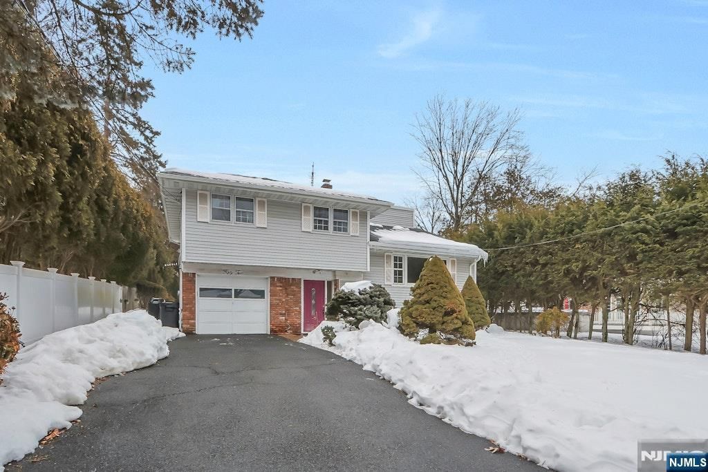 Photo of 52 Deer Trail Road, Hillsdale, NJ 07642 (MLS # 26004652)