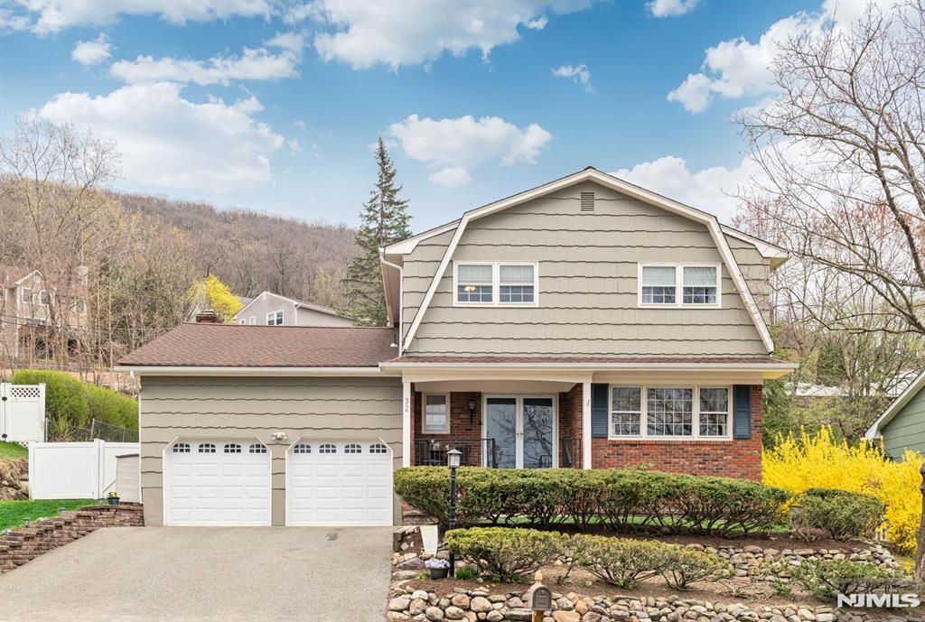 Photo of 32 Schirra Drive, Wanaque, NJ 07465 (MLS # 26013190)