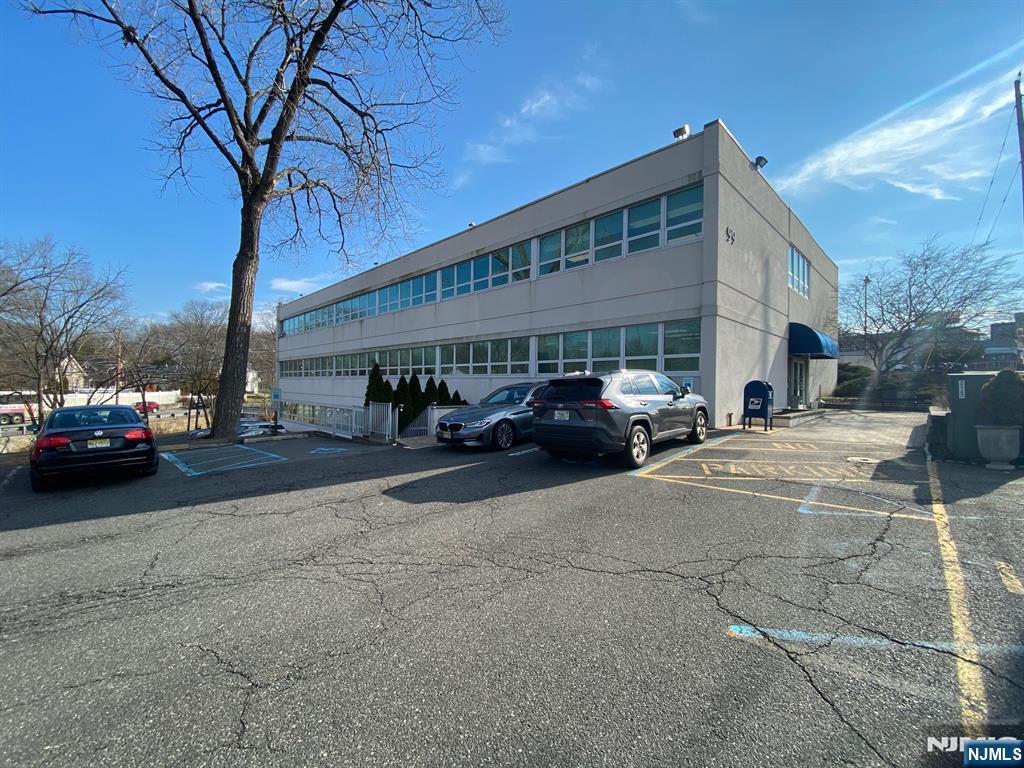 99 Kinderkamack Road 200