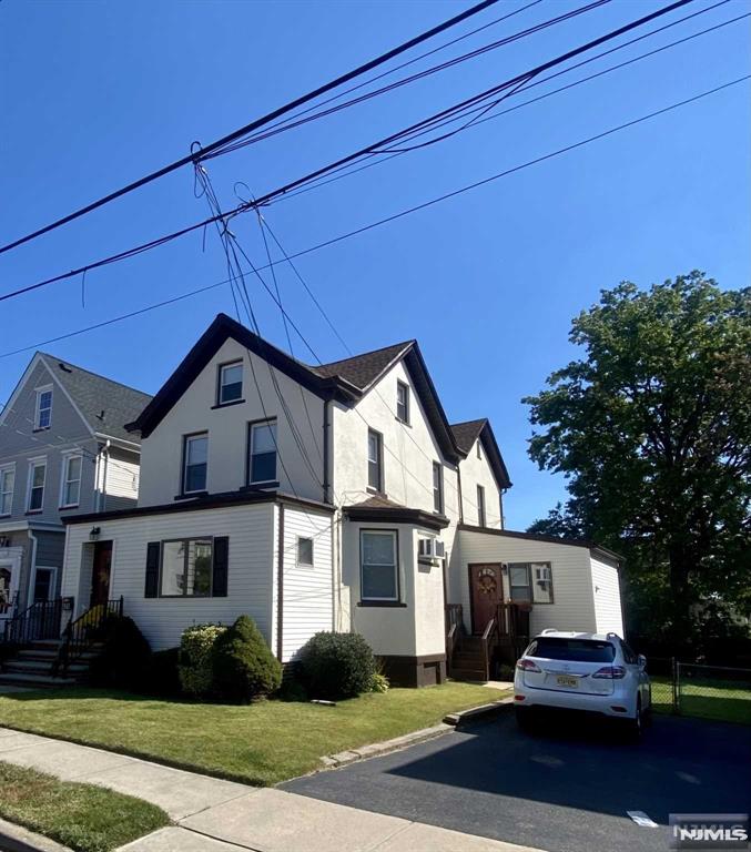 Rental Property at 425 1st St 2, Carlstadt, New Jersey - Bedrooms: 1 
Bathrooms: 1 
Rooms: 4  - $1,795 MO.