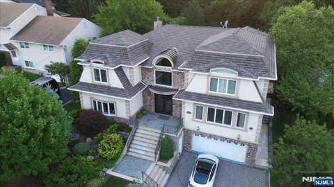 Photo of 412 Valley View Avenue, Paramus, NJ 07652 (MLS # 26031806)