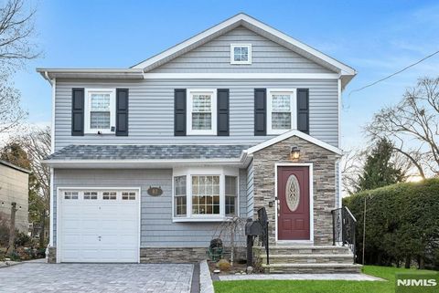 87 Surrey Lane River Edge NJ 07661