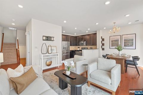 11 Veterans Drive, Wood Ridge, NJ 07075 - MLS#: 25013620