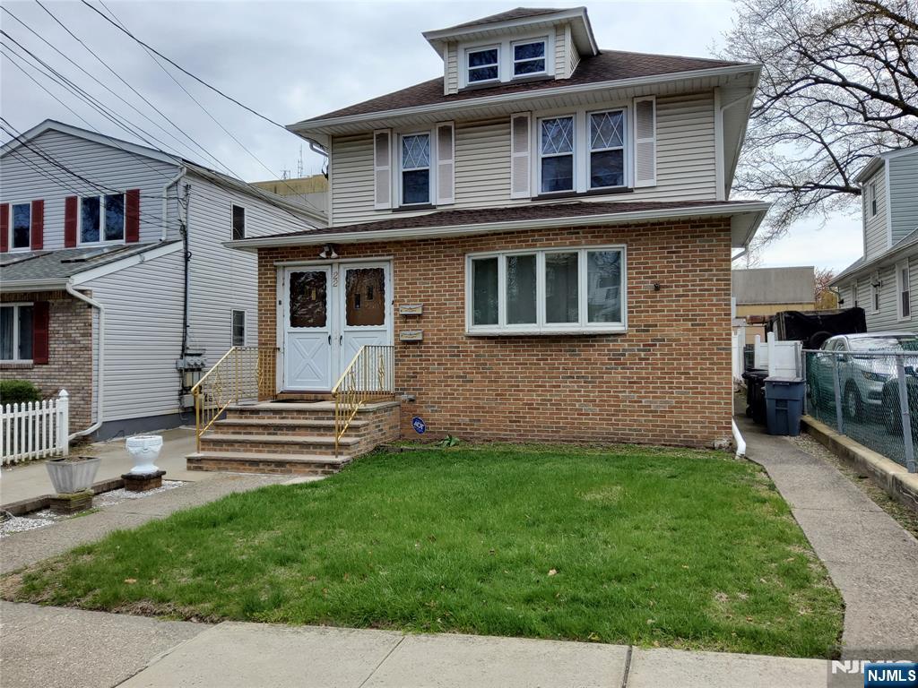 22 Grove Ave, Maywood, New Jersey - 2 Bedrooms  
1 Bathrooms  
6 Rooms - 