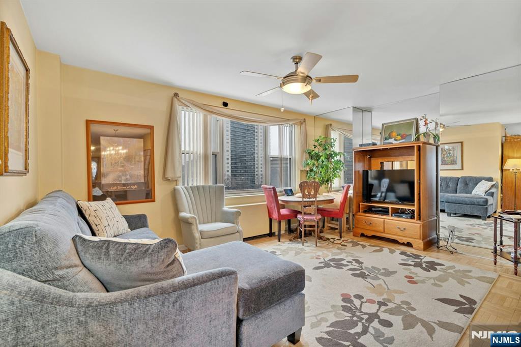 2000 Linwood Avenue 5A