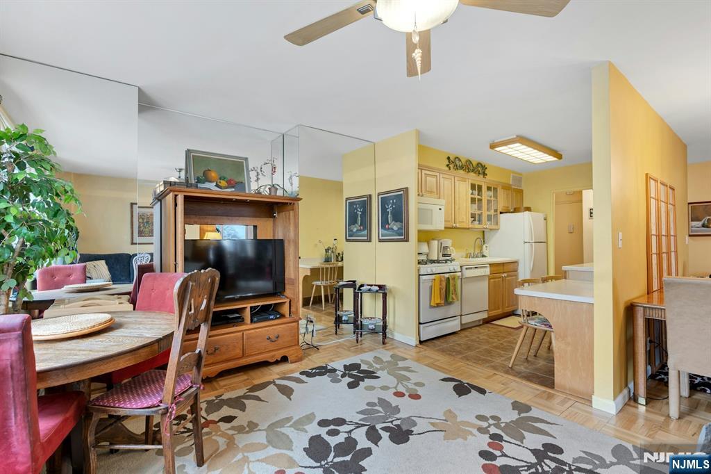 2000 Linwood Avenue 5A