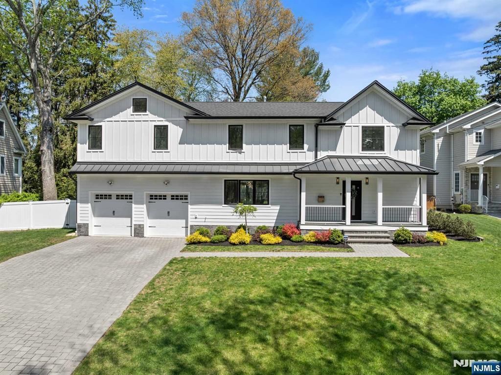 Photo of 10 Sunset Road, Demarest, NJ 07627 (MLS # 26014397)