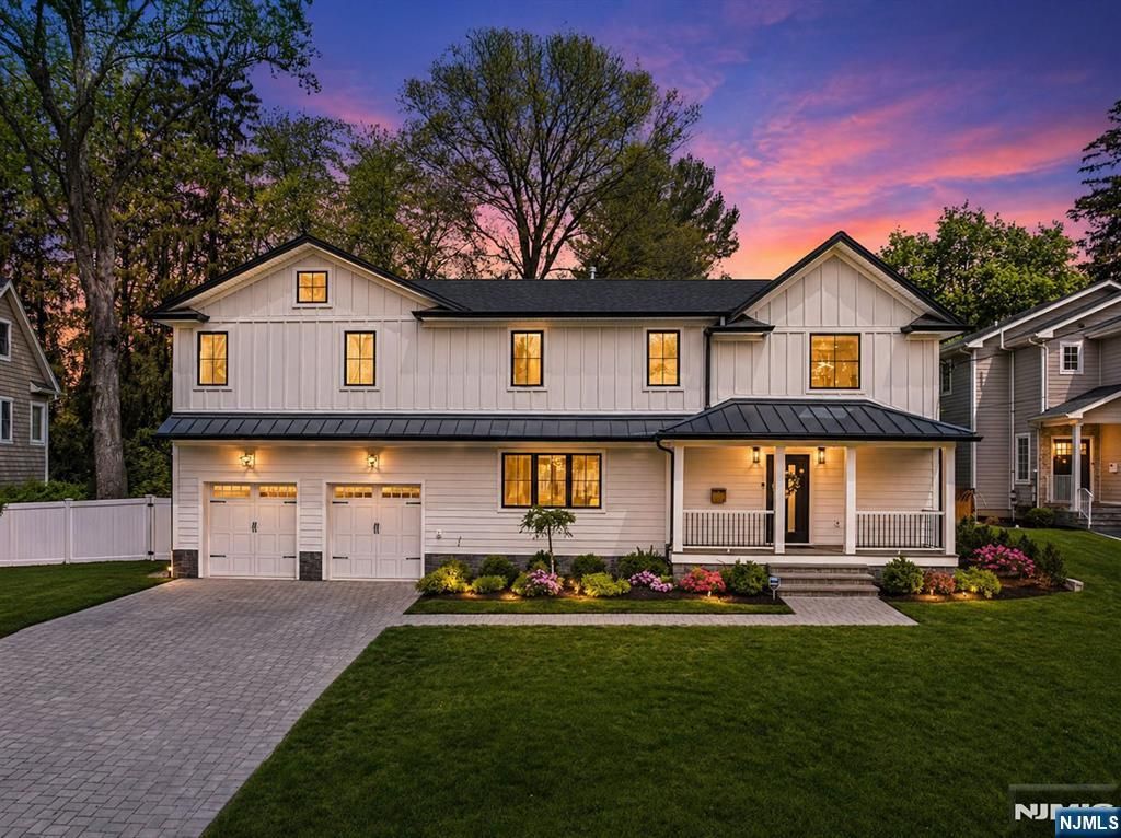 Photo of 10 Sunset Road, Demarest, NJ 07627 (MLS # 26014397)