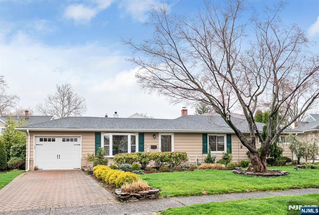 240 Wayne Avenue, River Edge, New Jersey - 3 Bedrooms  
1 Bathrooms  
7 Rooms - 