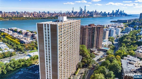 Photo of 250 Gorge Road #28C, Cliffside Park, NJ 07010 (MLS # 26038417)