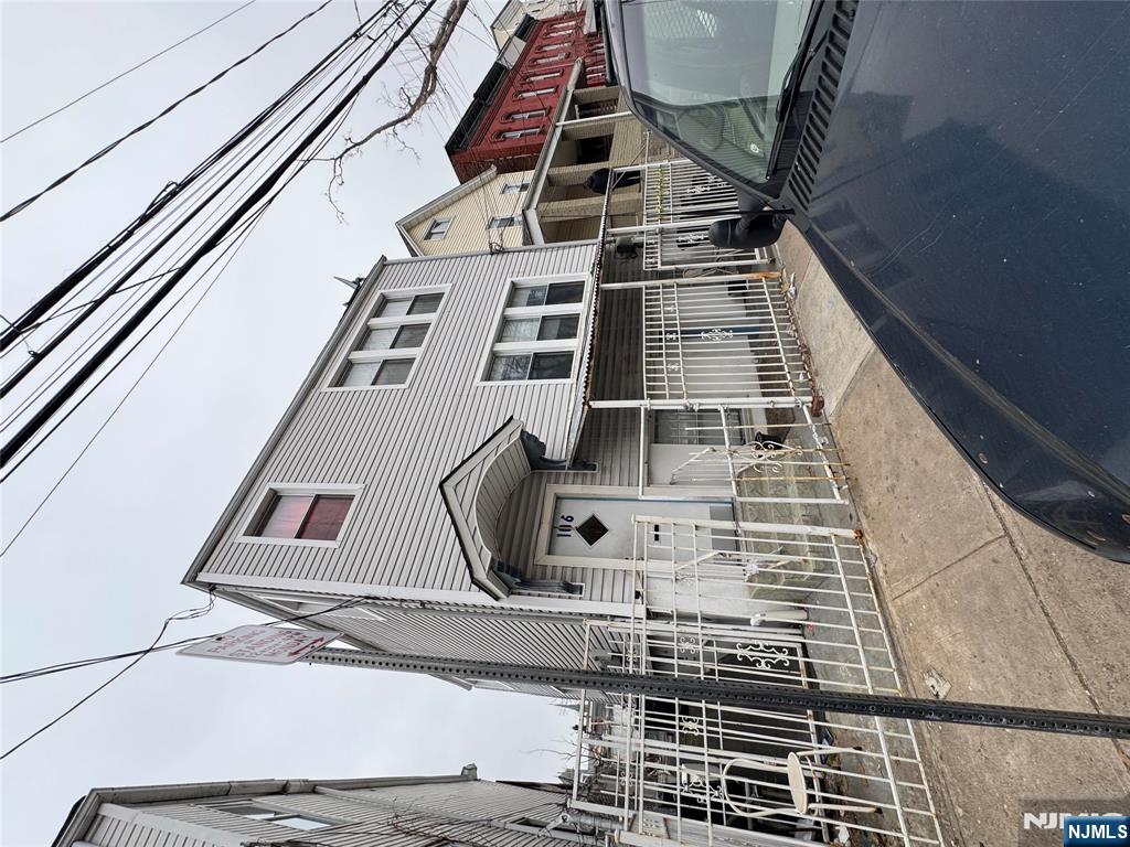 106 Summer Avenue, Newark, New Jersey - 5 Bedrooms  
2 Bathrooms  
9 Rooms - 