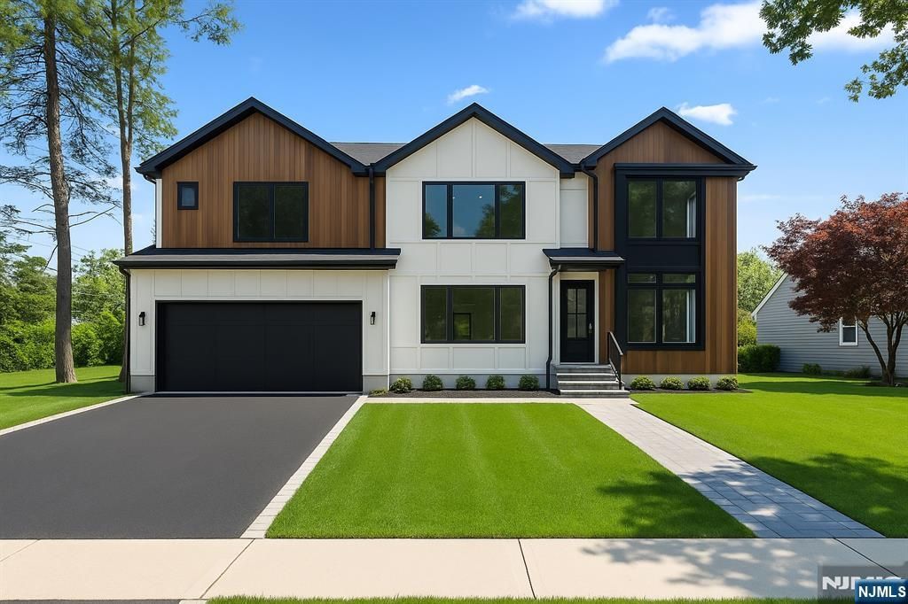 Photo of 33 Oliver Road, Paramus, NJ 07652 (MLS # 25044210)