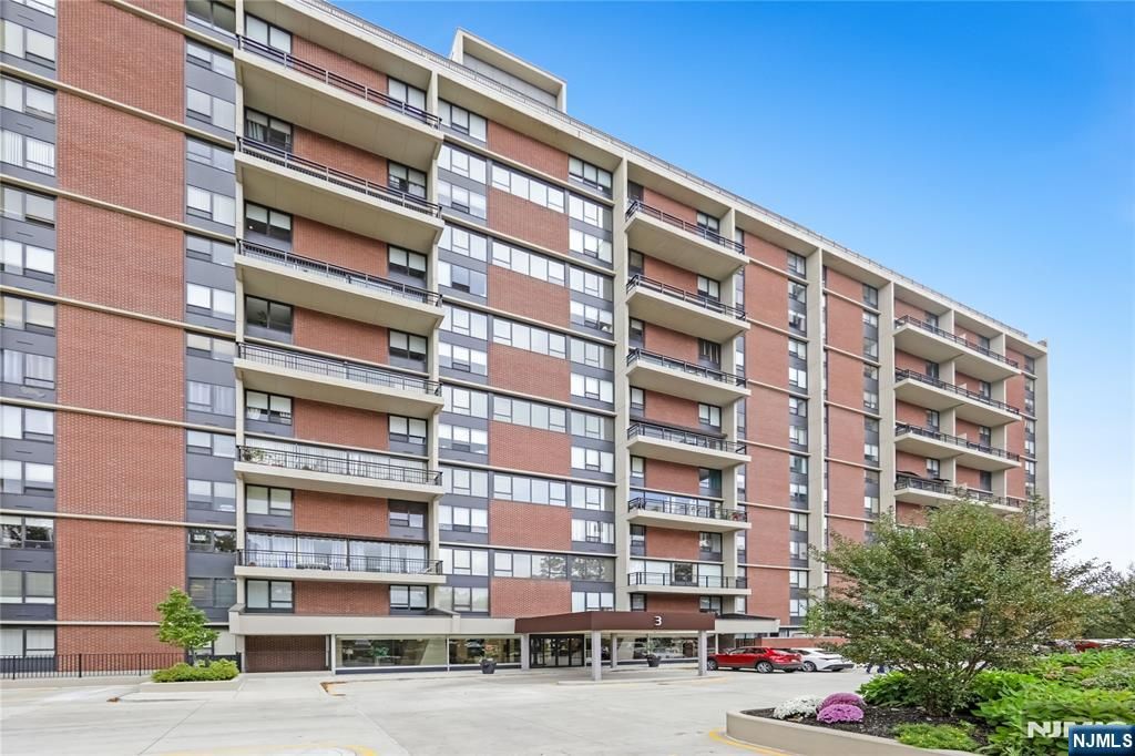 Photo of 3 Horizon Road #606, Fort Lee, NJ 07024 (MLS # 25038038)