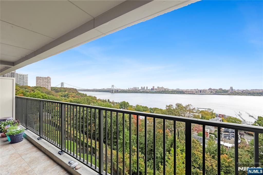 Photo of 3 Horizon Road #606, Fort Lee, NJ 07024 (MLS # 25038038)